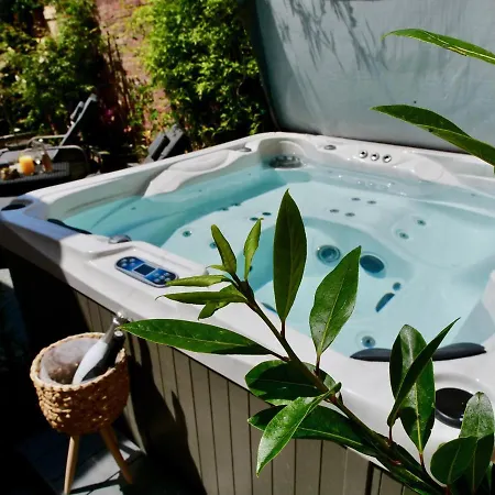 Huge Deluxe 600 Year Old Essex Manor, Hot Tub, Cinema Room, Sky Tv Saffron Walden Exterior photo