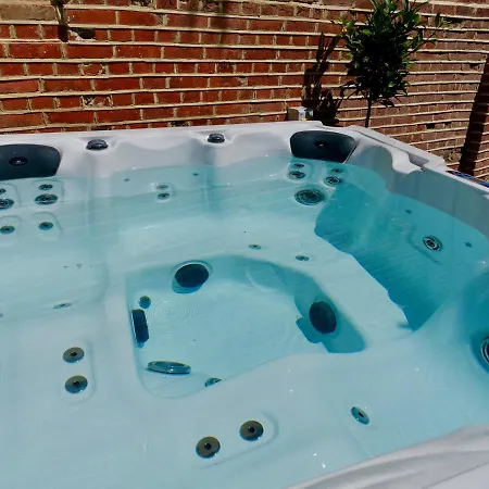 Huge Deluxe 600 Year Old Essex Manor, Hot Tub, Cinema Room, Sky Tv Saffron Walden Exterior photo