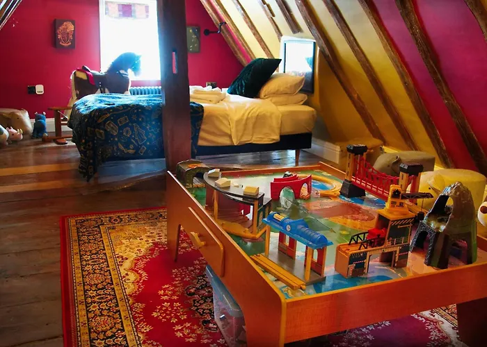 Huge Deluxe 600 Year Old Essex Manor, Hot Tub, Cinema Room, Sky Tv
