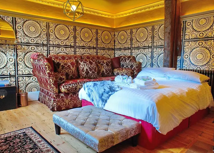Huge Deluxe 600 Year Old Essex Manor, Hot Tub, Cinema Room, Sky Tv