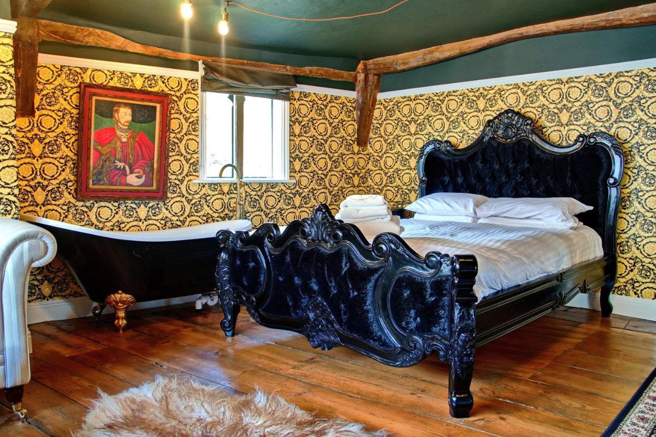 Huge Deluxe 600 Year Old Essex Manor, Hot Tub, Cinema Room, Sky Tv Villa *