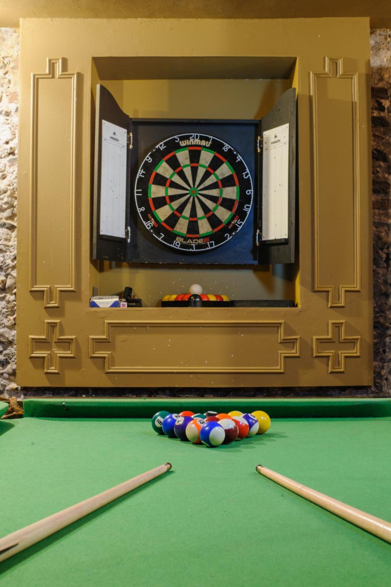 Villa Huge Deluxe 600 Year Old Essex Manor, Hot Tub, Cinema Room, Sky Tv