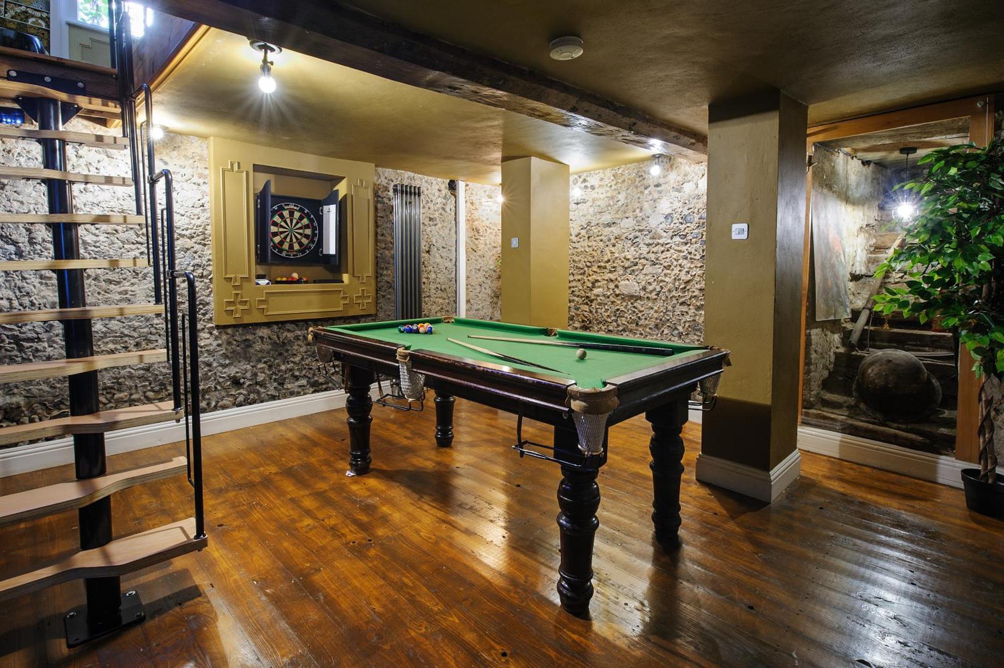 Villa Huge Deluxe 600 Year Old Essex Manor, Hot Tub, Cinema Room, Sky Tv *