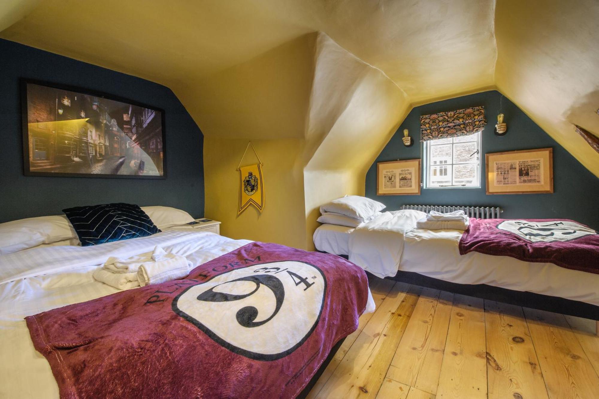 Huge Deluxe 600 Year Old Essex Manor, Hot Tub, Cinema Room, Sky Tv Villa