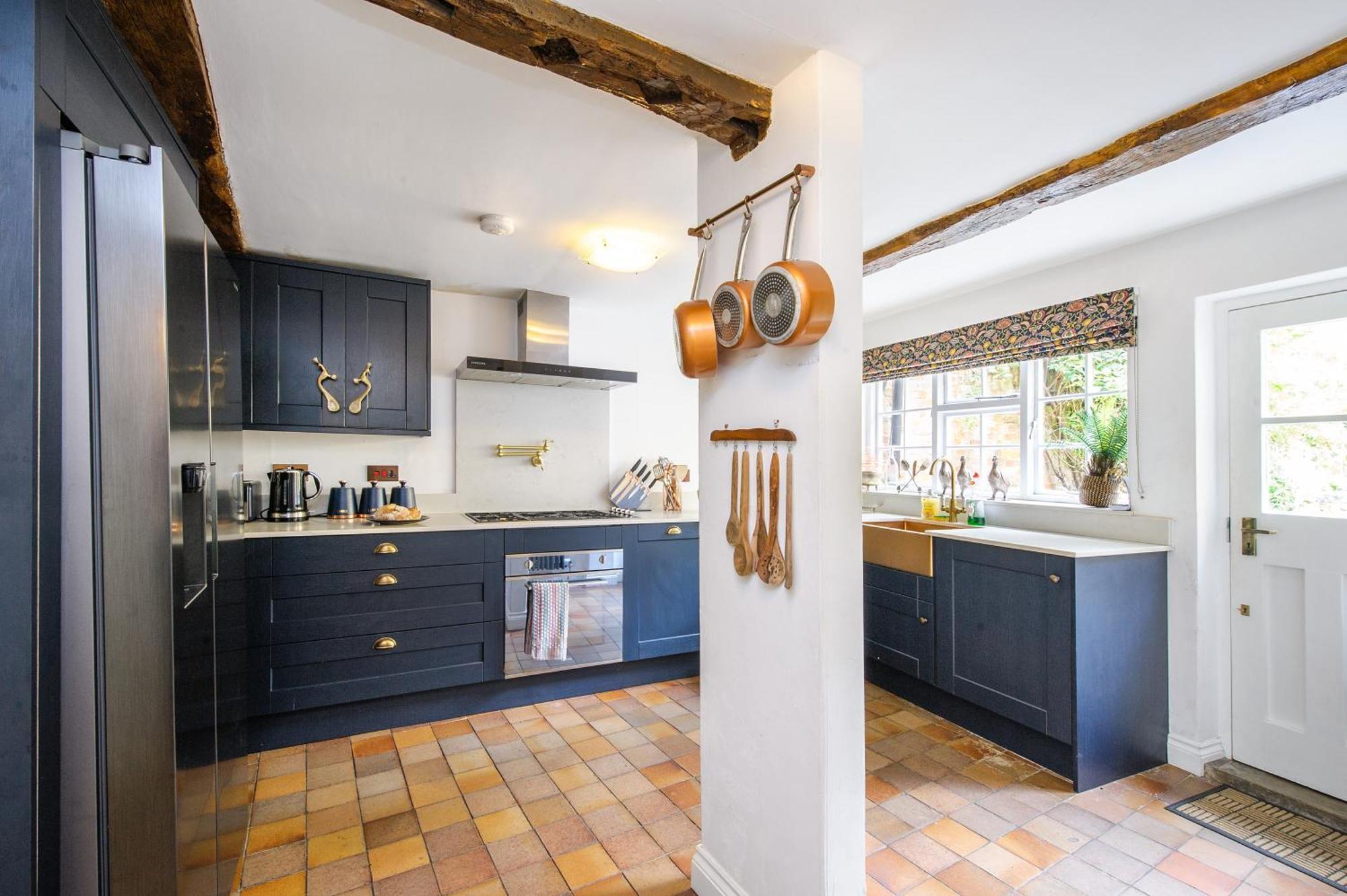 Huge Deluxe 600 Year Old Essex Manor, Hot Tub, Cinema Room, Sky Tv Villa