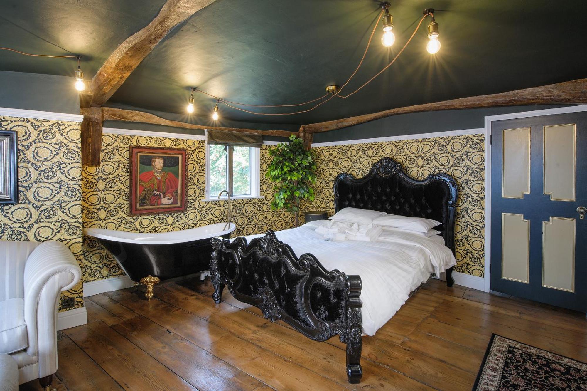 Huge Deluxe 600 Year Old Essex Manor, Hot Tub, Cinema Room, Sky Tv Villa Saffron Walden