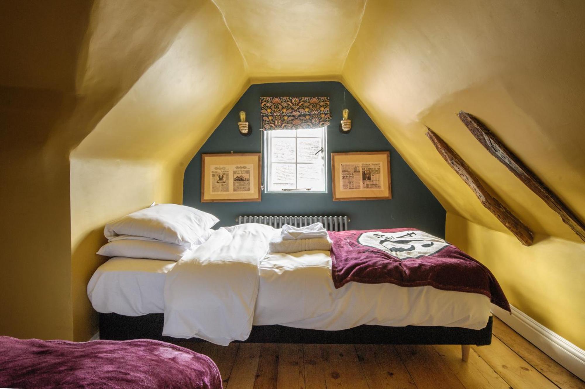Huge Deluxe 600 Year Old Essex Manor, Hot Tub, Cinema Room, Sky Tv *