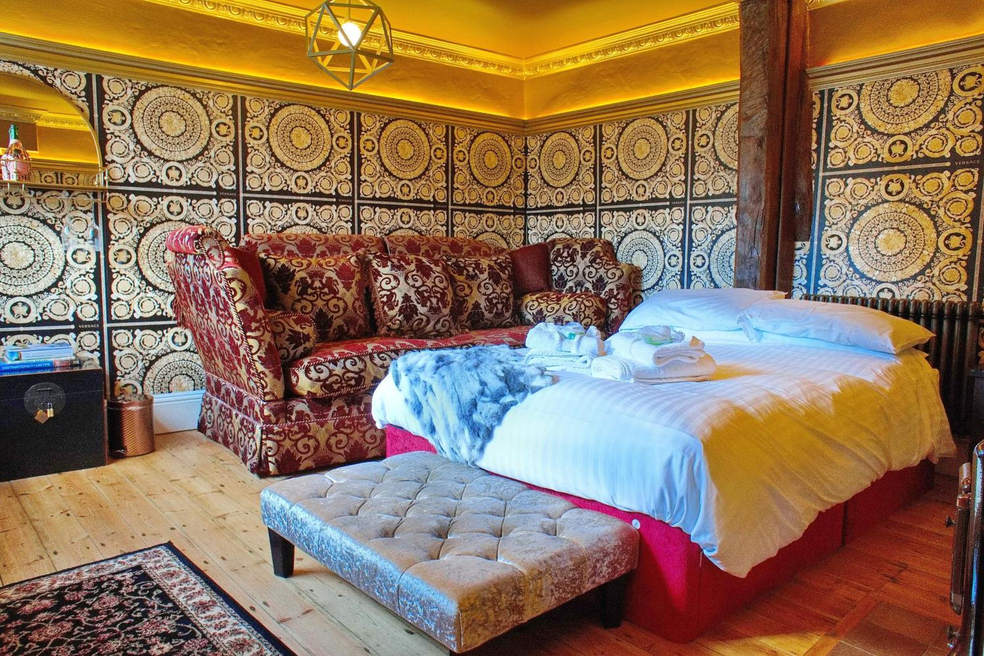 Huge Deluxe 600 Year Old Essex Manor, Hot Tub, Cinema Room, Sky Tv Villa