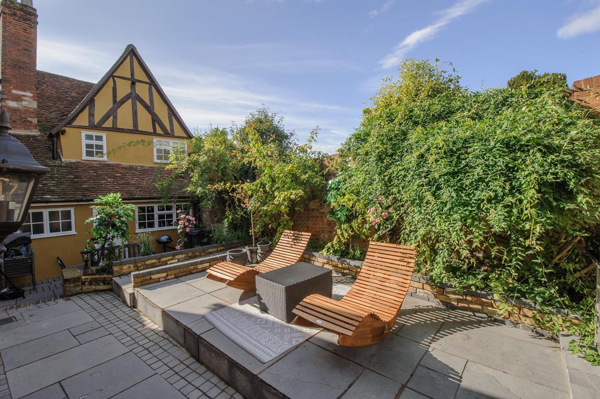 Huge Deluxe 600 Year Old Essex Manor, Hot Tub, Cinema Room, Sky Tv