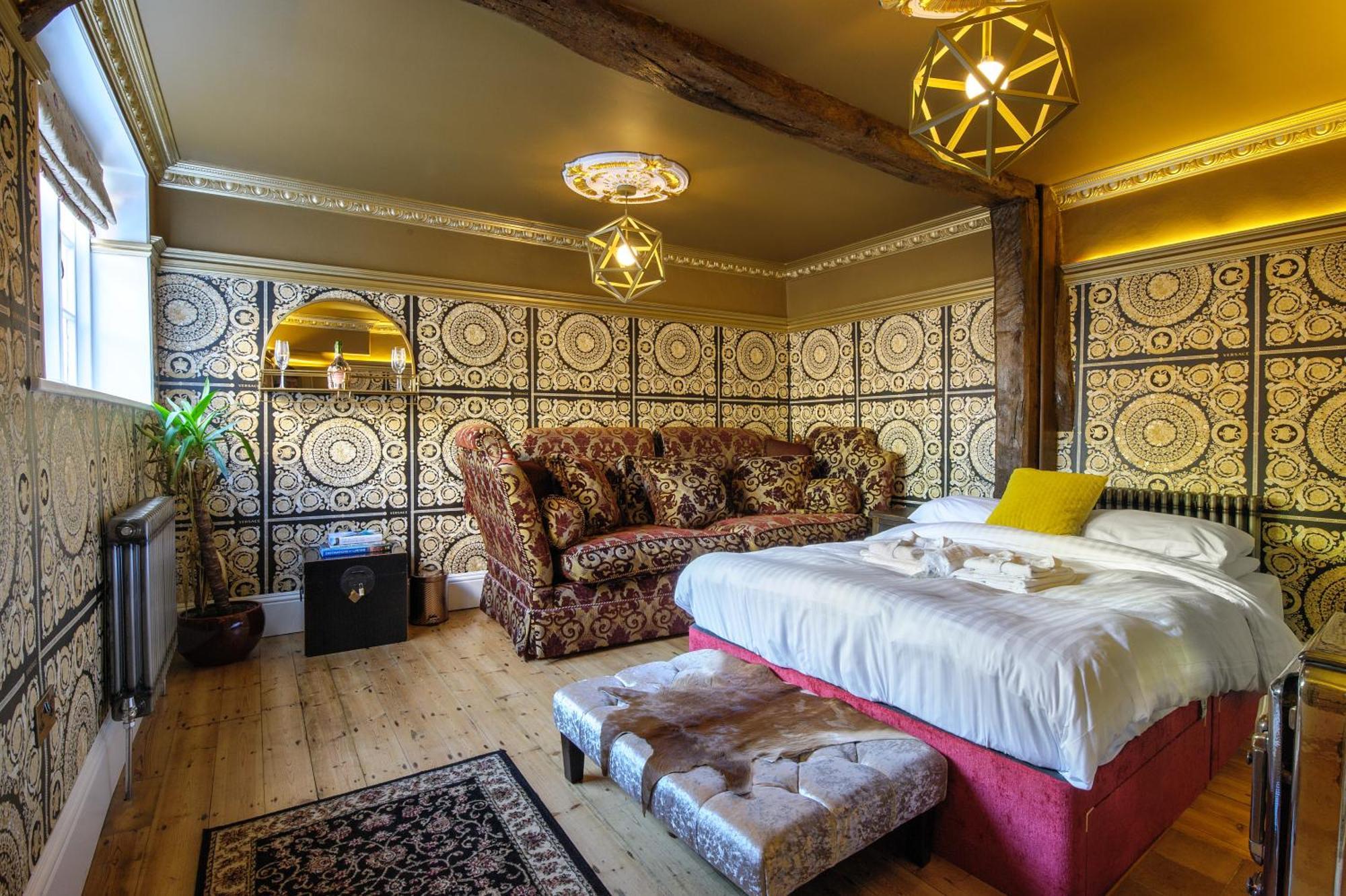 Huge Deluxe 600 Year Old Essex Manor, Hot Tub, Cinema Room, Sky Tv Saffron Walden
