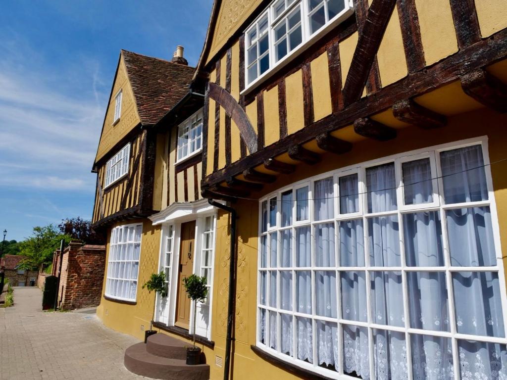 Huge Deluxe 600 Year Old Essex Manor, Hot Tub, Cinema Room, Sky Tv