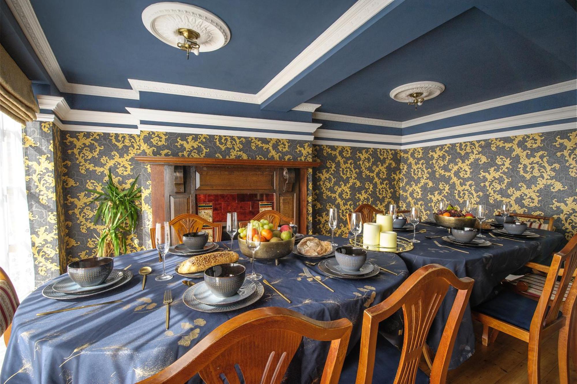 Villa Huge Deluxe 600 Year Old Essex Manor, Hot Tub, Cinema Room, Sky Tv