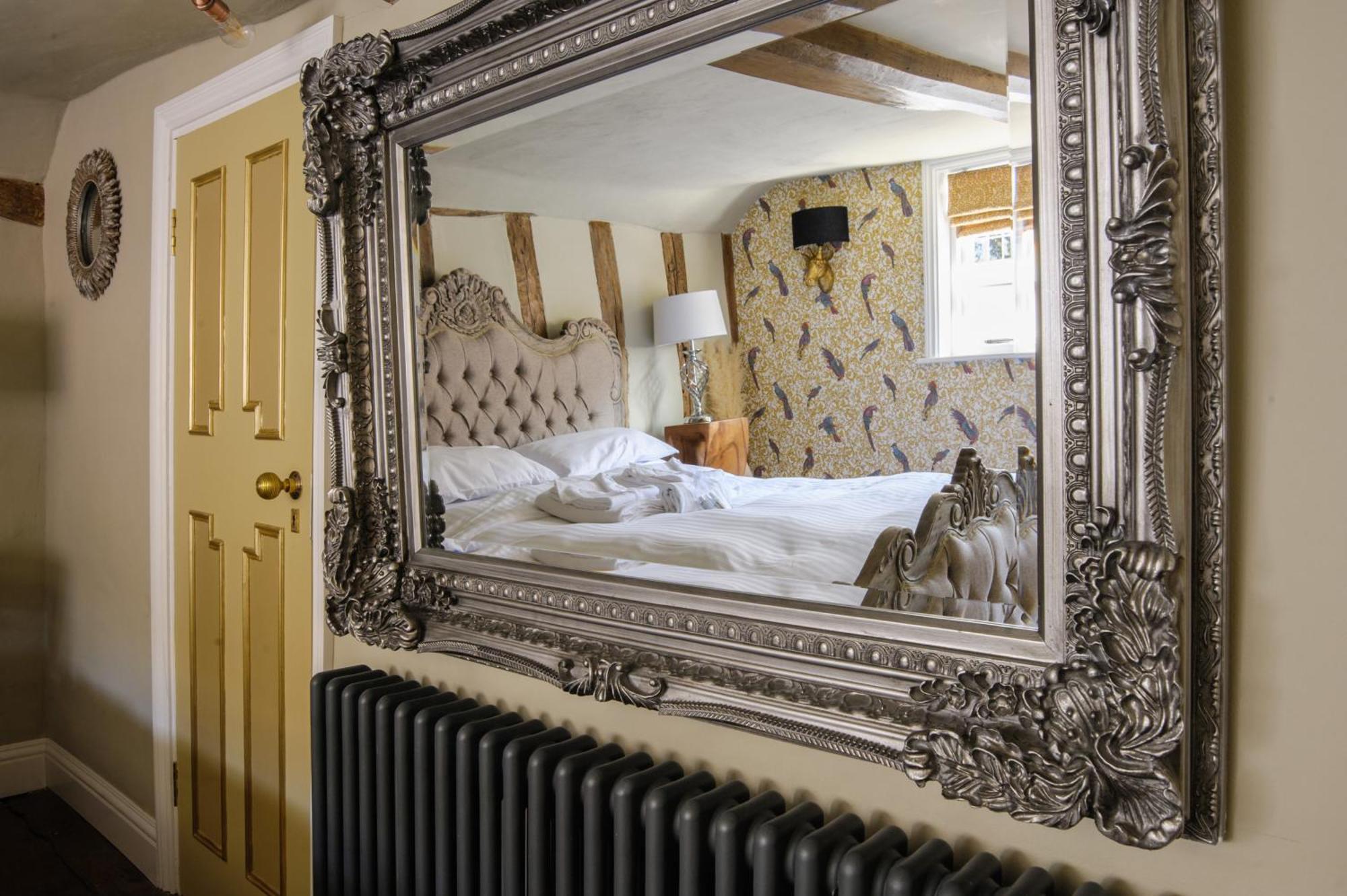 Huge Deluxe 600 Year Old Essex Manor, Hot Tub, Cinema Room, Sky Tv * Saffron Walden
