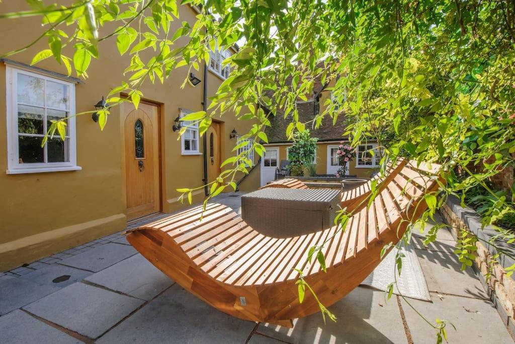 Villa Huge Deluxe 600 Year Old Essex Manor, Hot Tub, Cinema Room, Sky Tv Saffron Walden