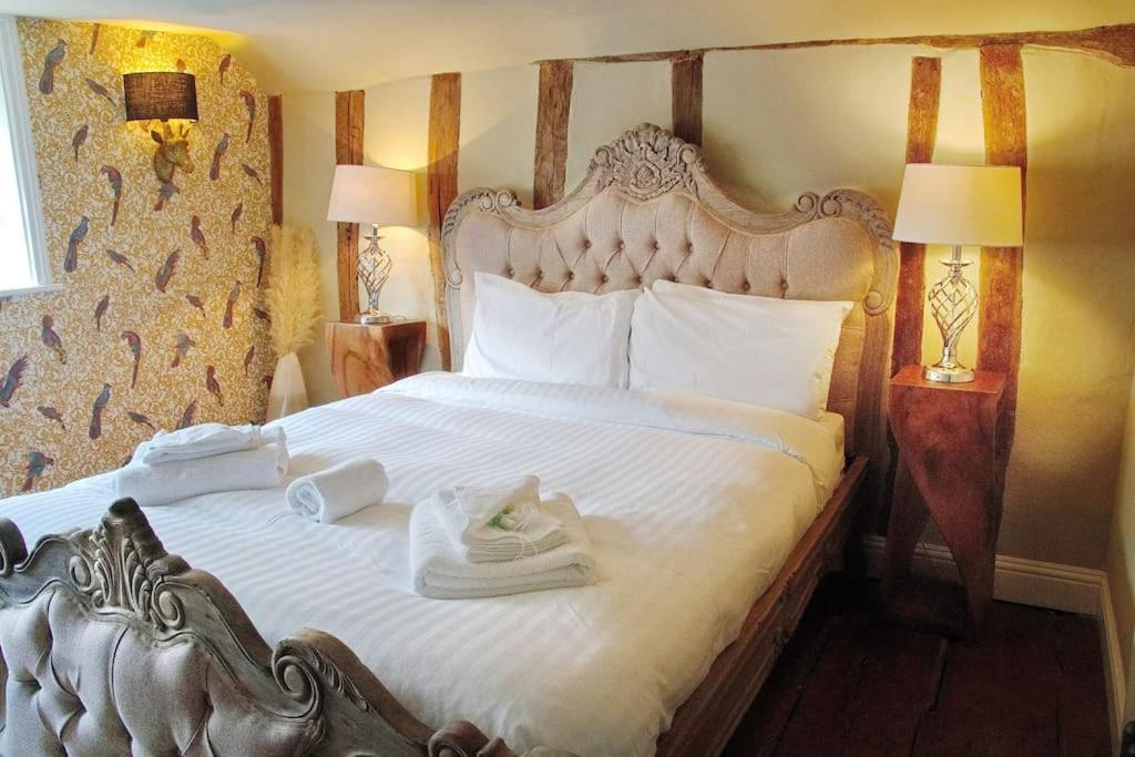 Huge Deluxe 600 Year Old Essex Manor, Hot Tub, Cinema Room, Sky Tv Saffron Walden