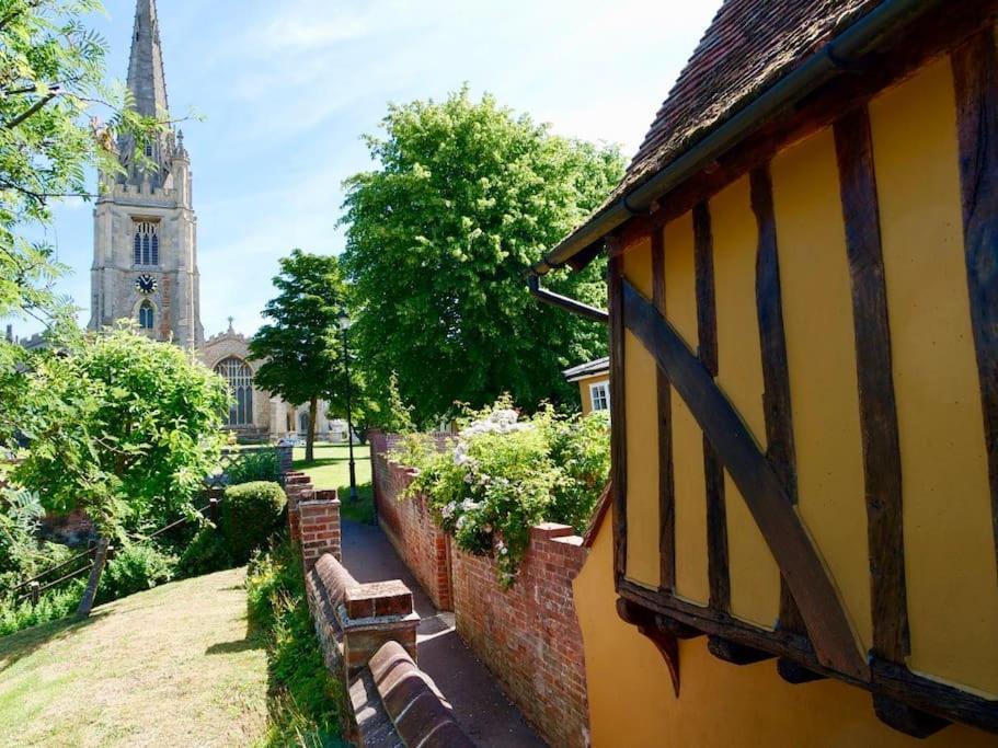 Huge Deluxe 600 Year Old Essex Manor, Hot Tub, Cinema Room, Sky Tv