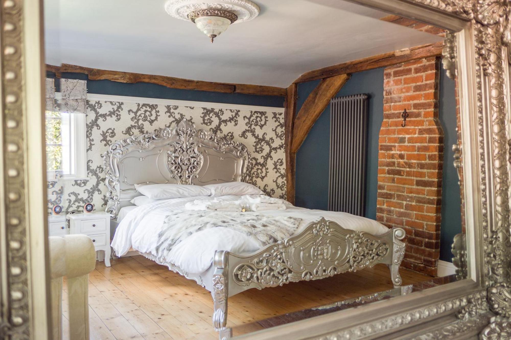 Huge Deluxe 600 Year Old Essex Manor, Hot Tub, Cinema Room, Sky Tv * Saffron Walden