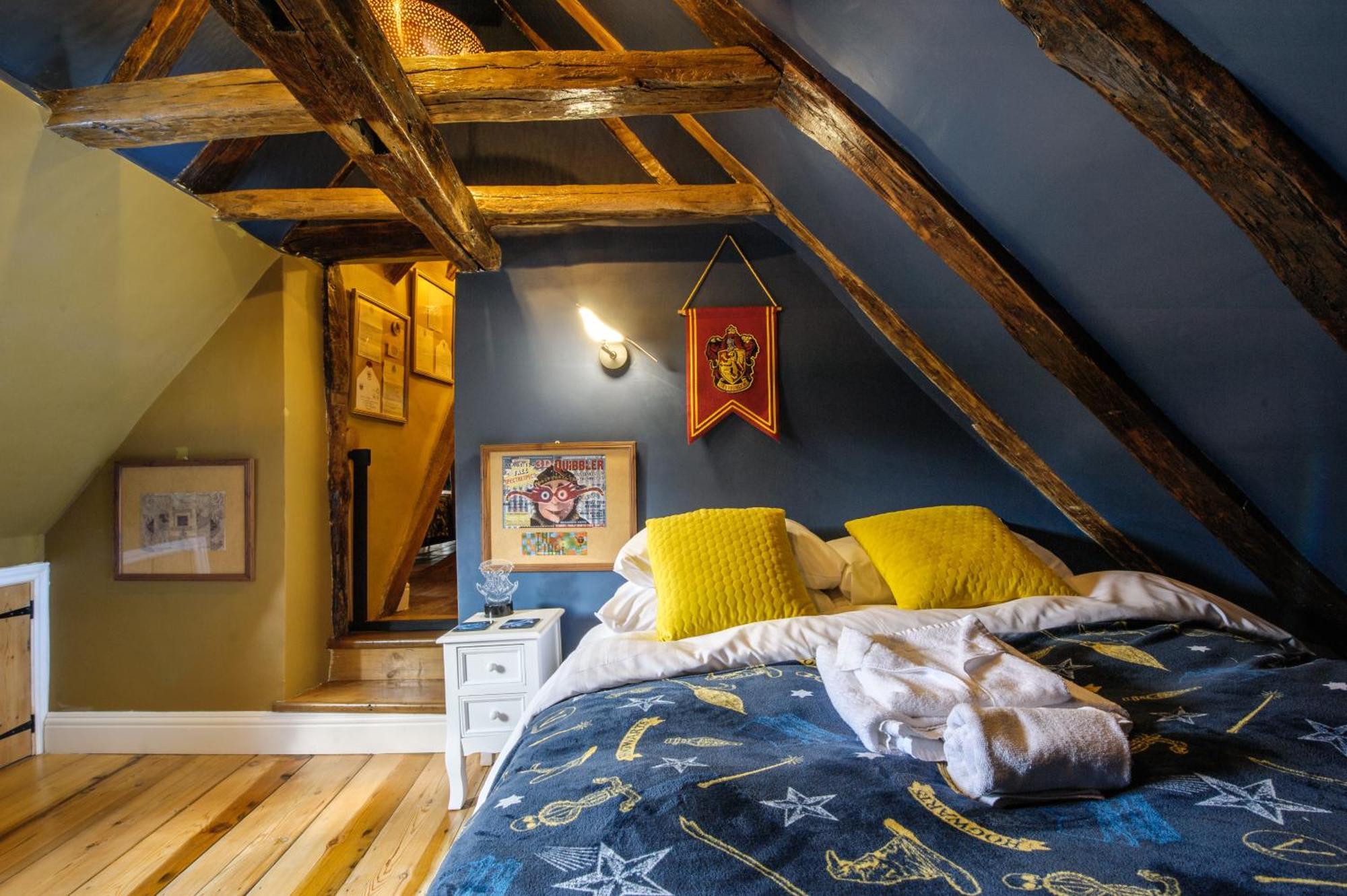Huge Deluxe 600 Year Old Essex Manor, Hot Tub, Cinema Room, Sky Tv